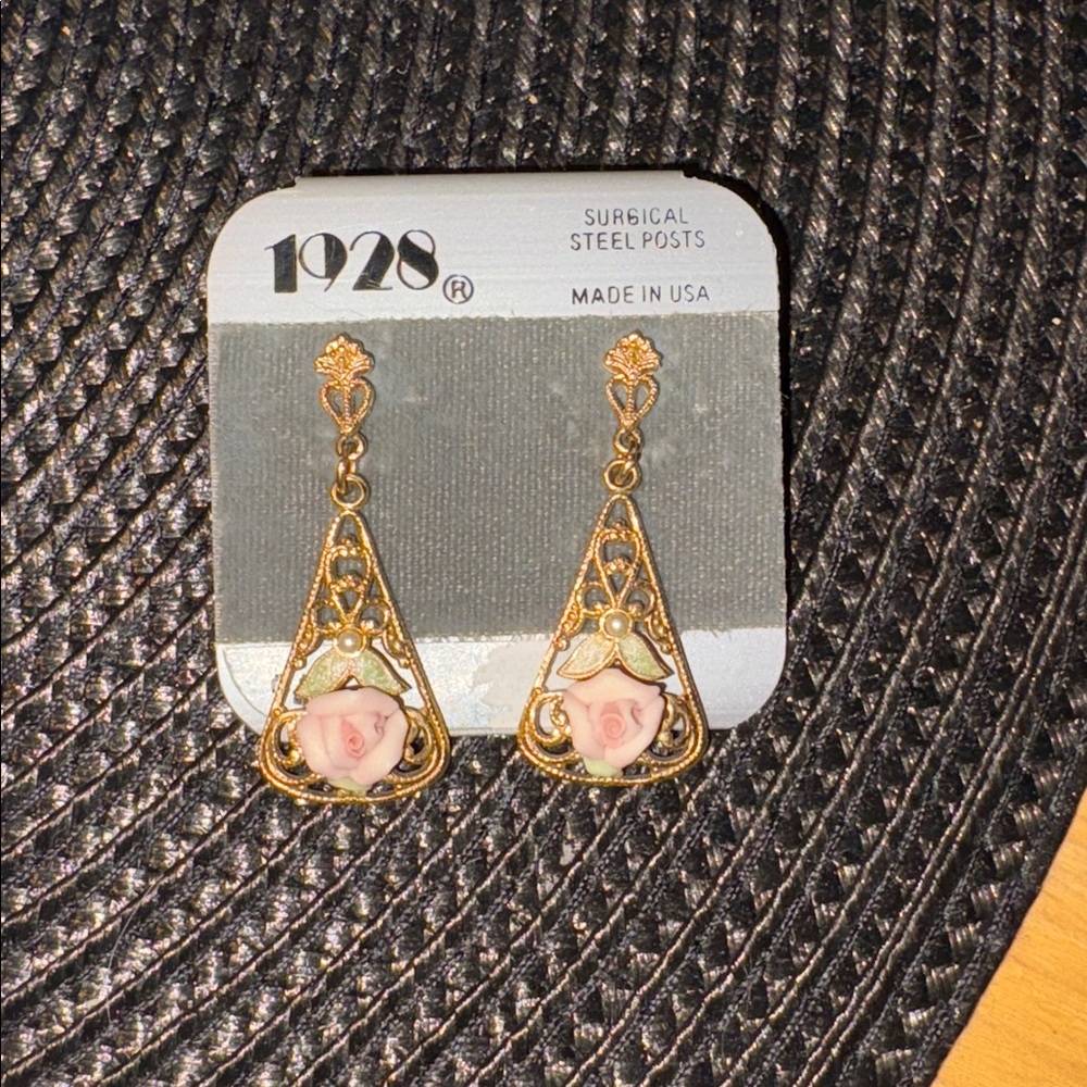 0127) 1928 Gold Filigree Earrings with Pink Rose